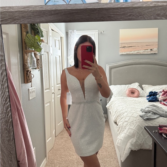 Elegant White Sleeveless Homecoming Dress